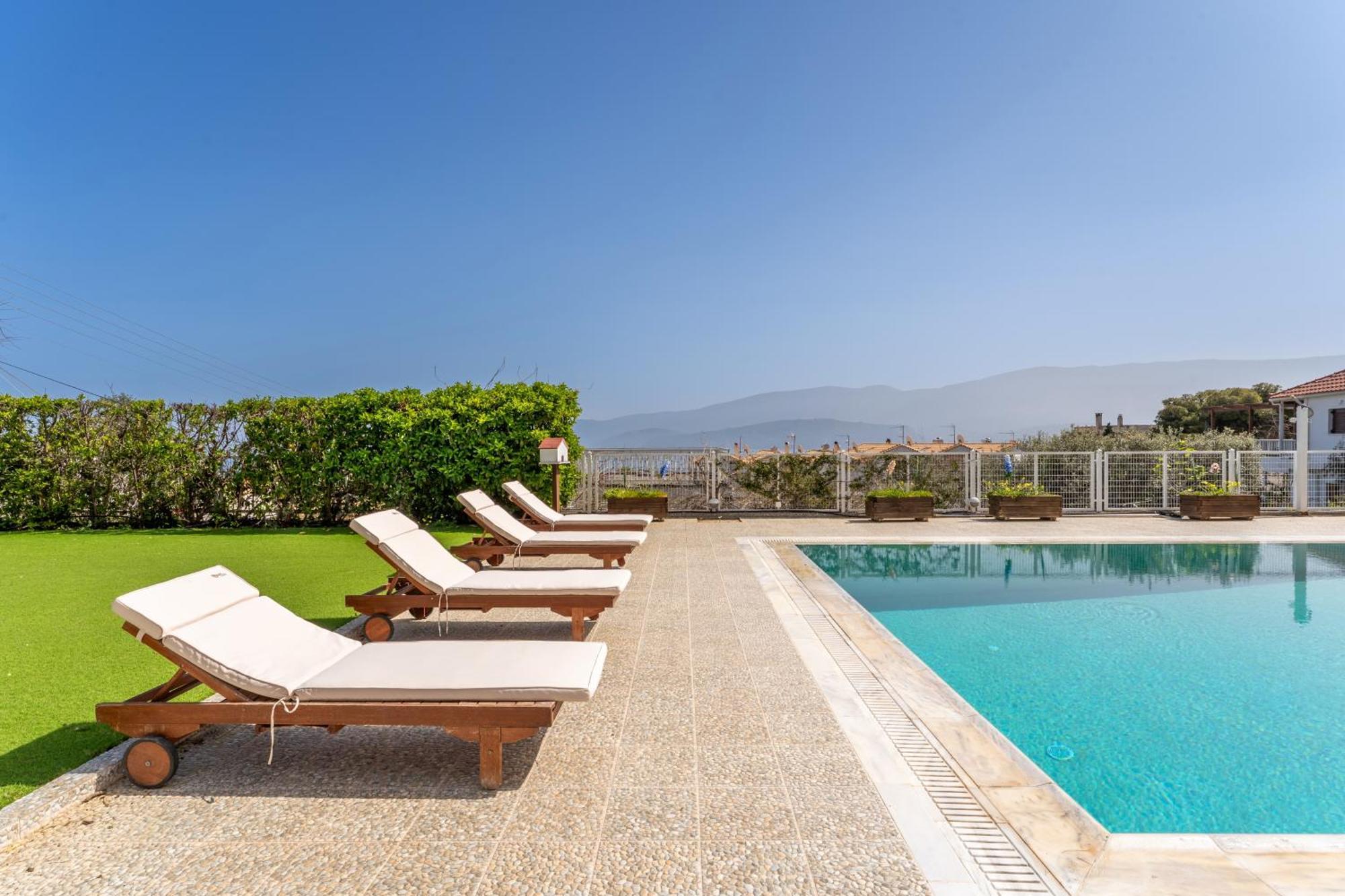 The House Of Gratitude - Poolside Retreat Villa Loutrá Oraías Elénis Eksteriør bilde
